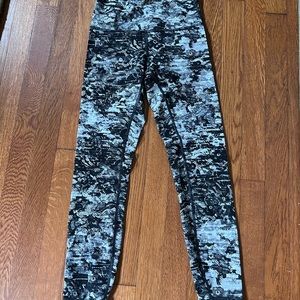 Lululemon Wunder Under pants size 4. Black & white lace pattern